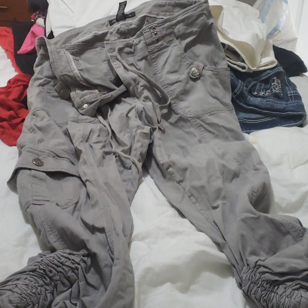 Grey pants - Picture 2 of 3